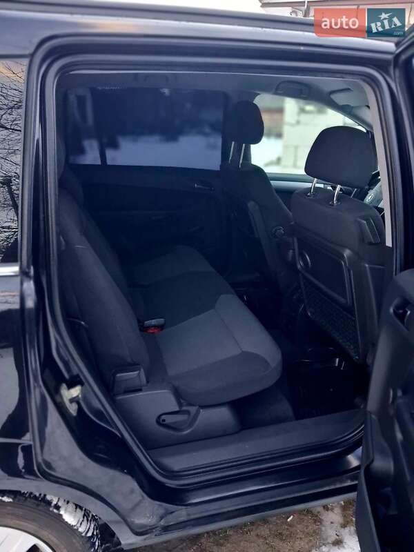 Минивэн Opel Zafira 2010 в Вараше