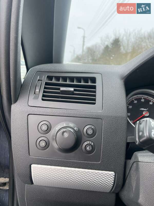 Минивэн Opel Zafira 2010 в Луцке фото 5 Минивэн Opel Zafira 2010 в Луцке