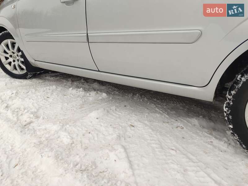 Минивэн Opel Zafira 2013 в Виннице