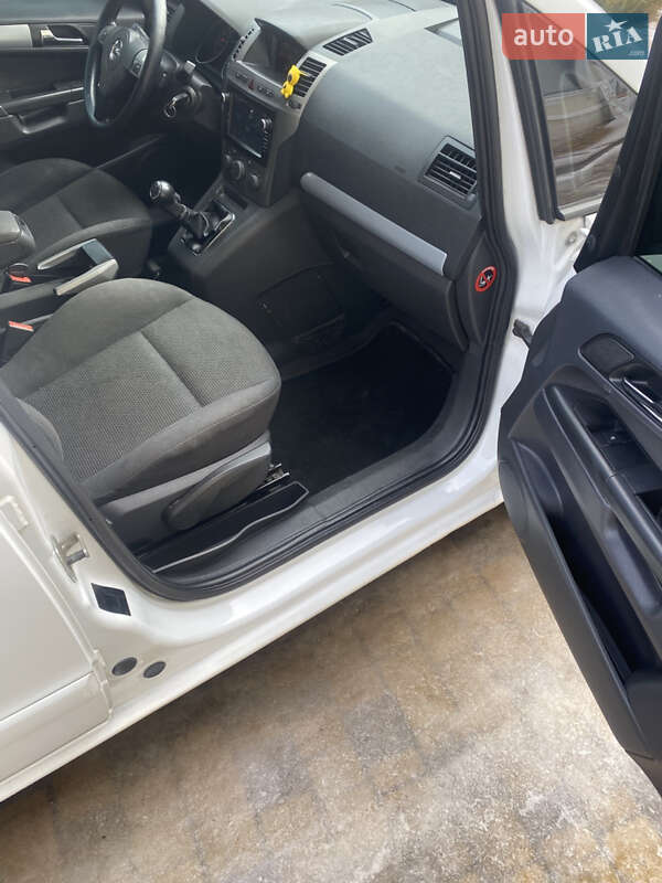 Минивэн Opel Zafira 2006 в Могилев-Подольске