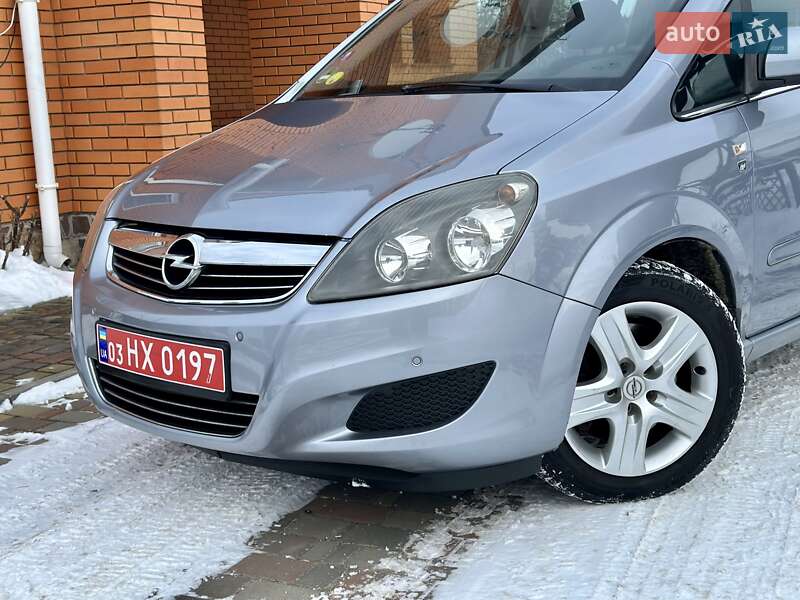 Минивэн Opel Zafira 2010 в Владимирце