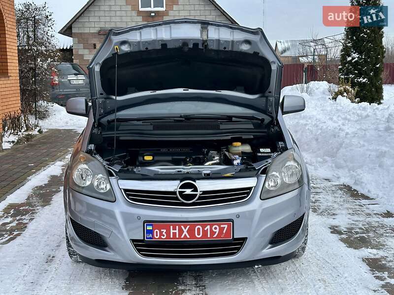 Минивэн Opel Zafira 2010 в Владимирце