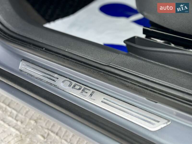 Минивэн Opel Zafira 2010 в Владимирце