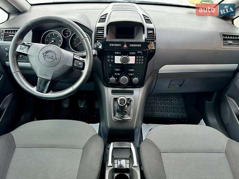 Минивэн Opel Zafira 2010 в Владимирце