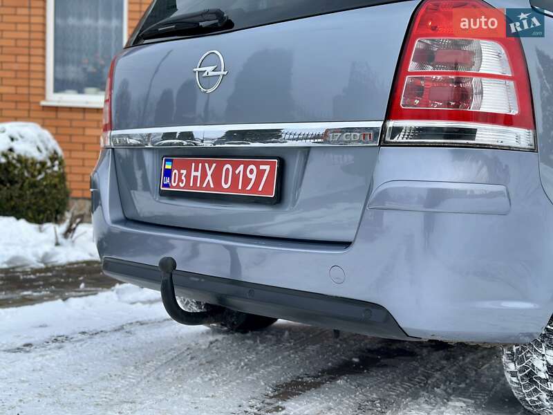 Минивэн Opel Zafira 2010 в Владимирце