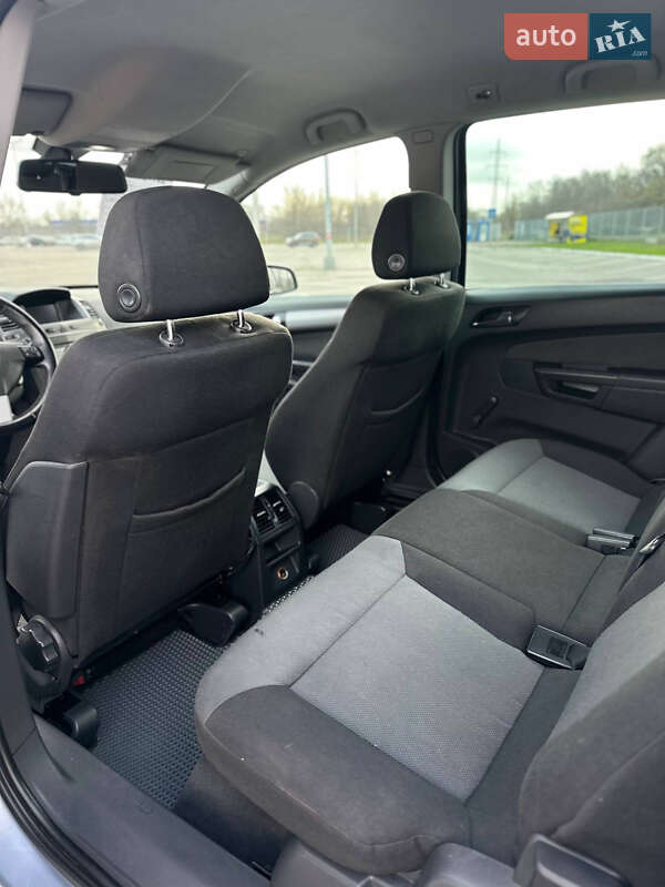 Минивэн Opel Zafira 2005 в Запорожье