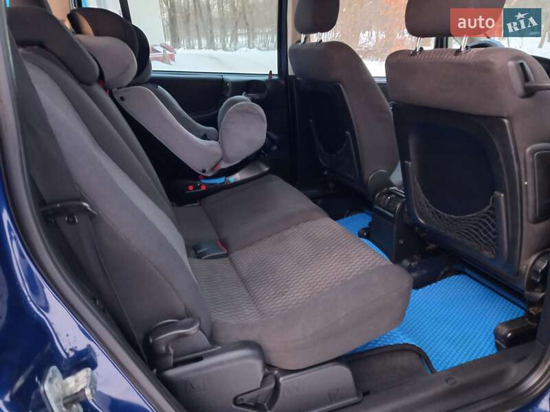Минивэн Opel Zafira 2004 в Хмельницком
