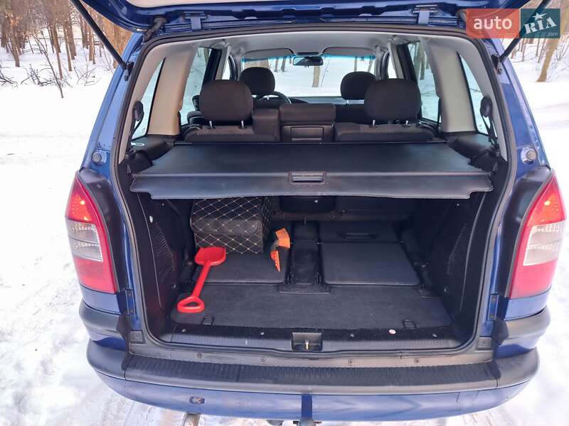 Минивэн Opel Zafira 2004 в Хмельницком