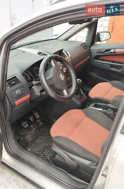 Минивэн Opel Zafira 2006 в Вараше