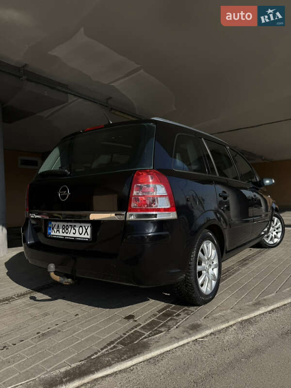 Минивэн Opel Zafira 2008 в Киеве