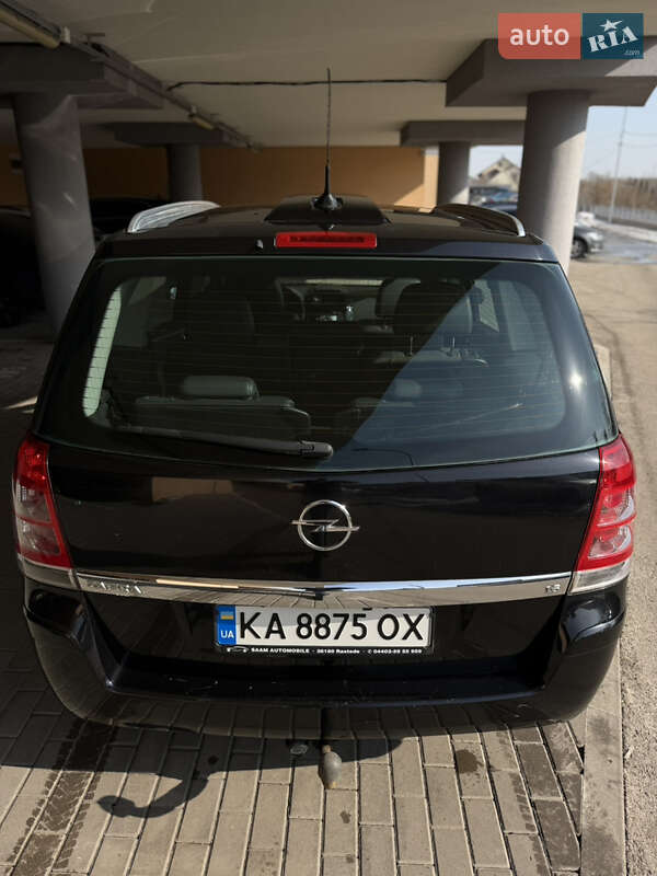 Минивэн Opel Zafira 2008 в Киеве