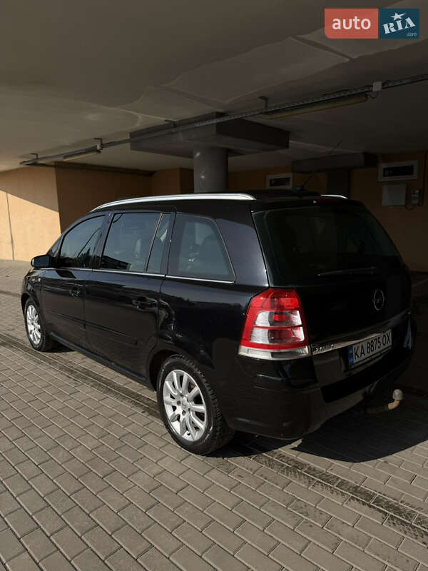 Минивэн Opel Zafira 2008 в Киеве