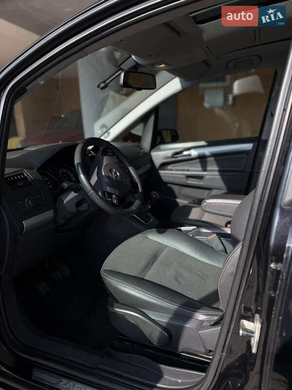 Минивэн Opel Zafira 2008 в Киеве