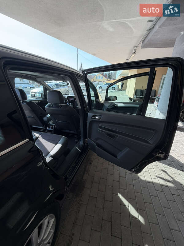 Минивэн Opel Zafira 2008 в Киеве