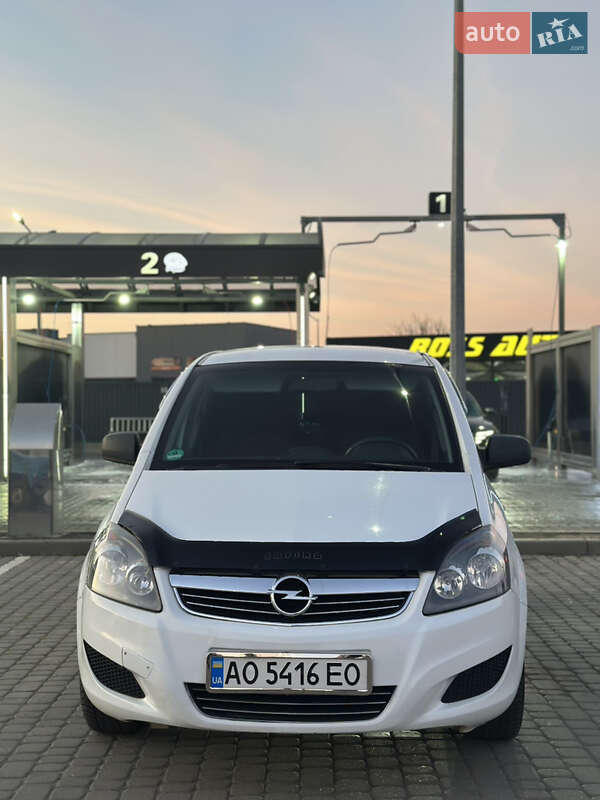 Минивэн Opel Zafira 2010 в Мукачево фото 3 Минивэн Opel Zafira 2010 в Мукачево