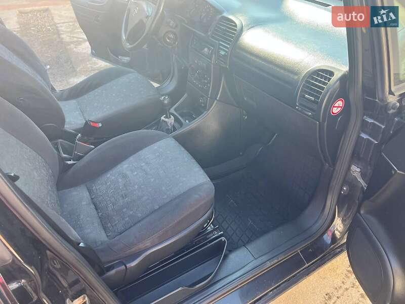 Минивэн Opel Zafira 1999 в Новояворовске