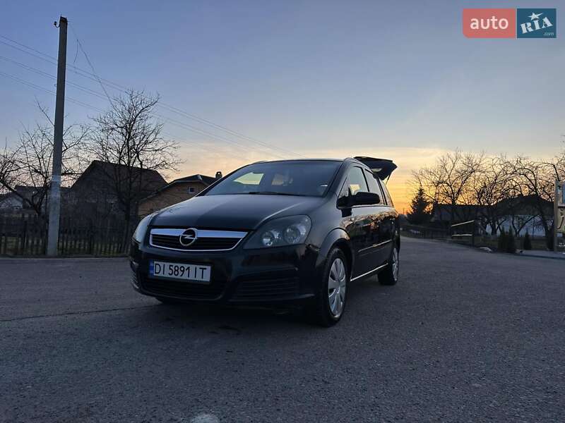 Минивэн Opel Zafira 2006 в Долине