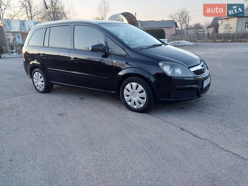 Минивэн Opel Zafira 2006 в Долине