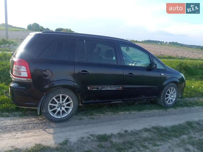 Минивэн Opel Zafira 2008 в Косове фото 9 Минивэн Opel Zafira 2008 в Косове