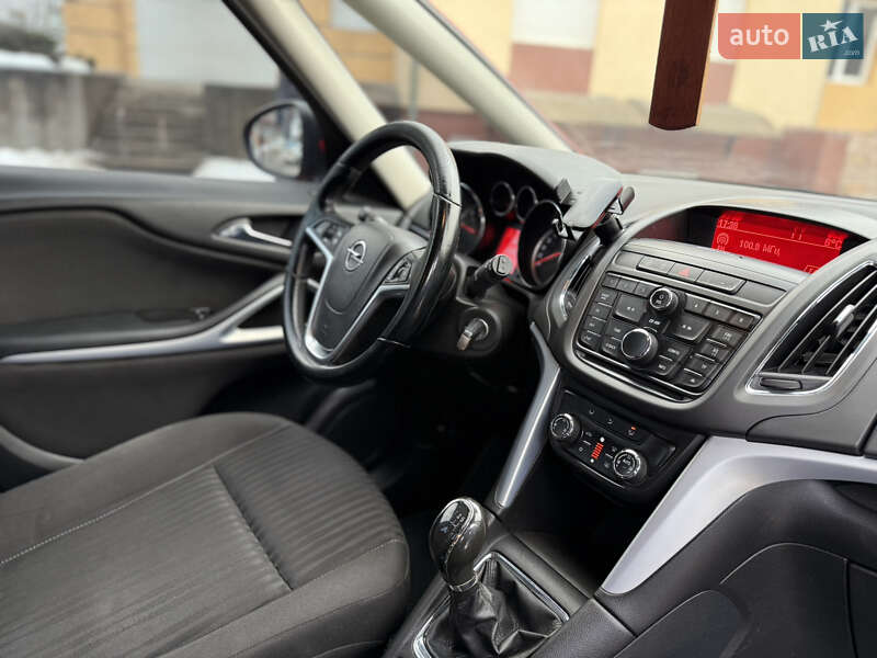 Минивэн Opel Zafira 2012 в Ивано-Франковске