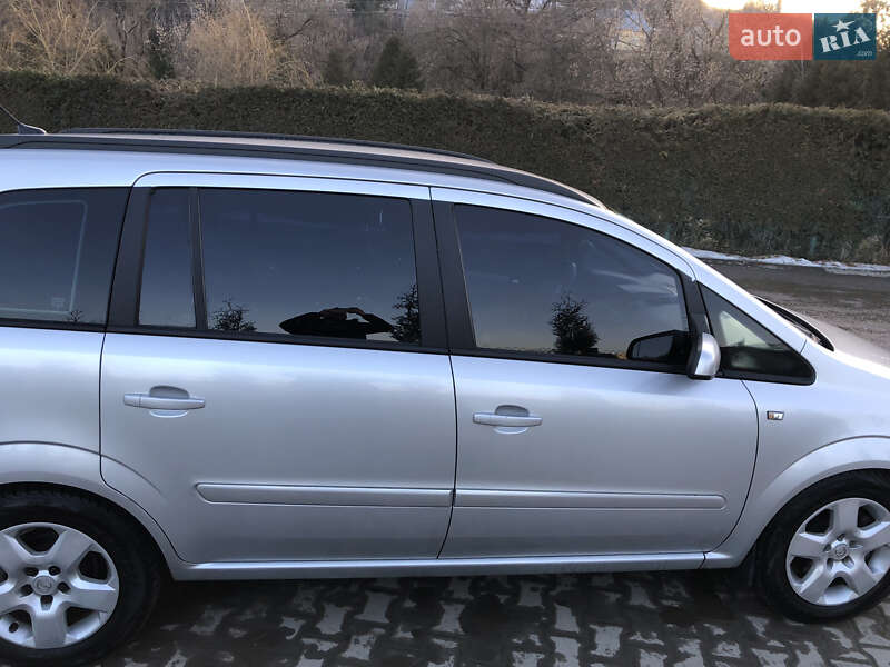 Минивэн Opel Zafira 2006 в Турке