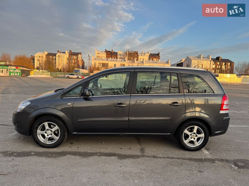 Минивэн Opel Zafira 2009 в Киеве