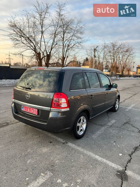 Минивэн Opel Zafira 2009 в Киеве