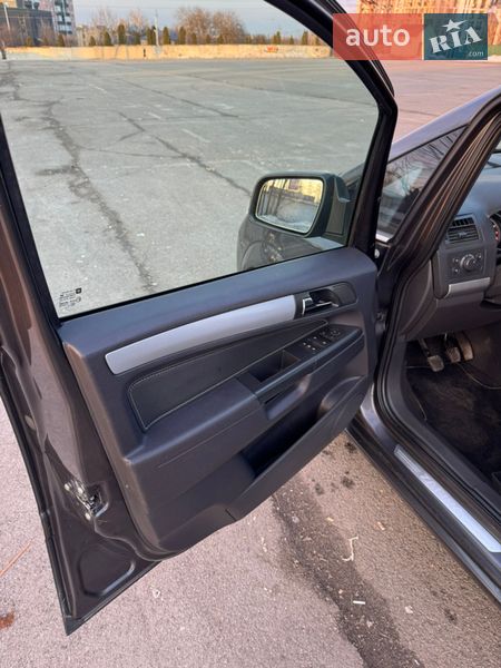 Минивэн Opel Zafira 2009 в Киеве