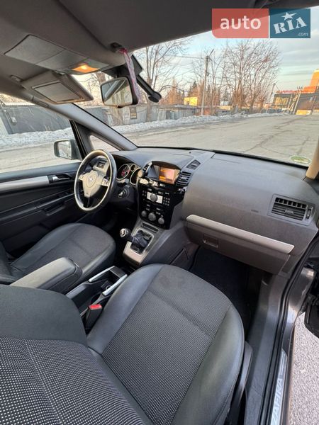 Минивэн Opel Zafira 2009 в Киеве