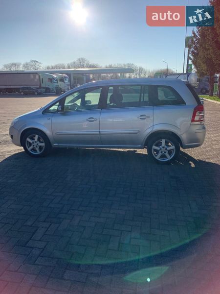 Минивэн Opel Zafira 2008 в Ровно