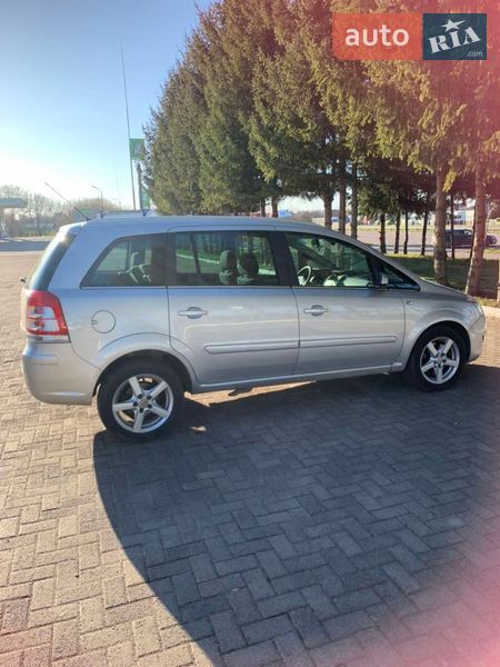 Минивэн Opel Zafira 2008 в Ровно