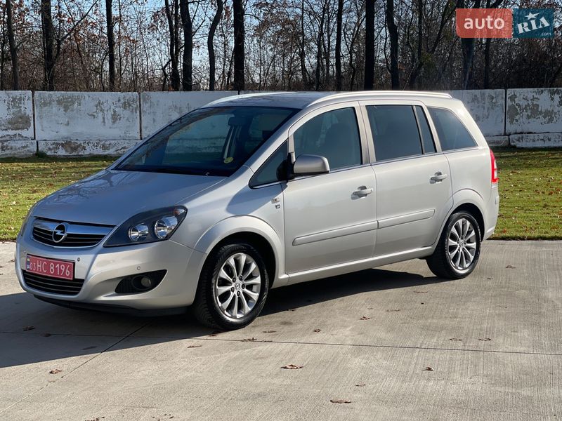 Минивэн Opel Zafira 2010 в Луцке