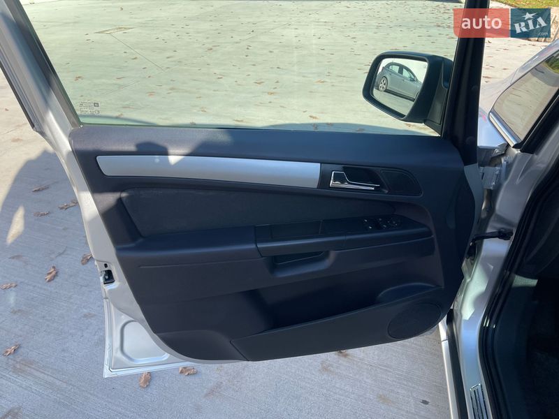 Минивэн Opel Zafira 2010 в Луцке