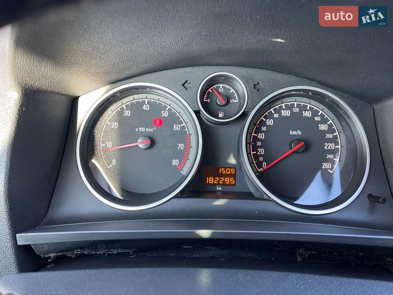 Минивэн Opel Zafira 2010 в Луцке