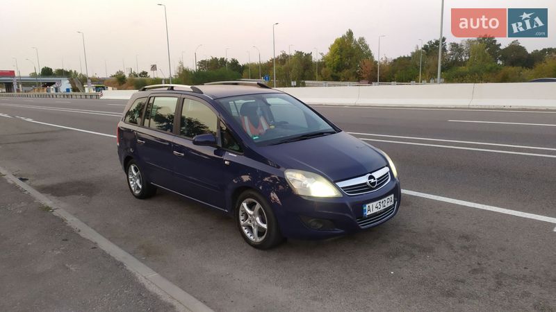 Минивэн Opel Zafira 2008 в Ракитном