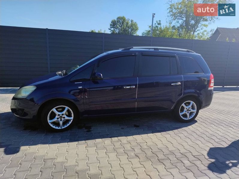Минивэн Opel Zafira 2008 в Ракитном