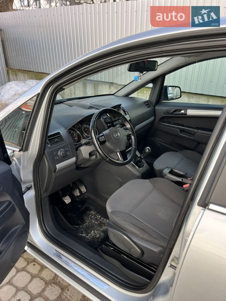 Минивэн Opel Zafira 2010 в Тернополе