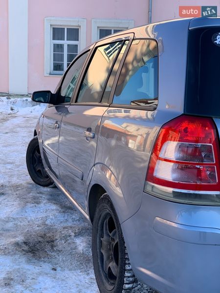 Минивэн Opel Zafira 2009 в Кременце