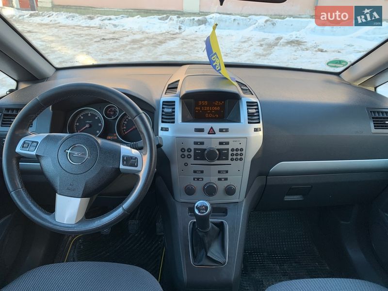 Минивэн Opel Zafira 2009 в Кременце