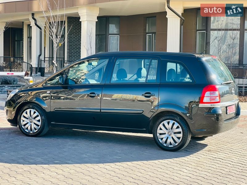 Минивэн Opel Zafira 2013 в Киеве