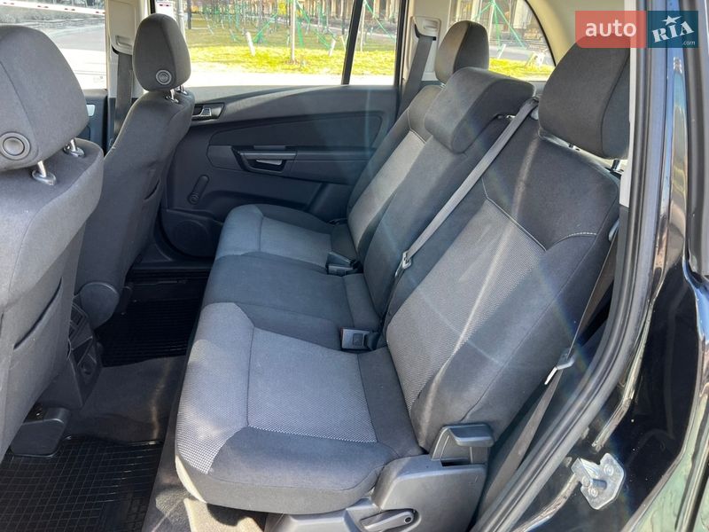 Минивэн Opel Zafira 2013 в Киеве