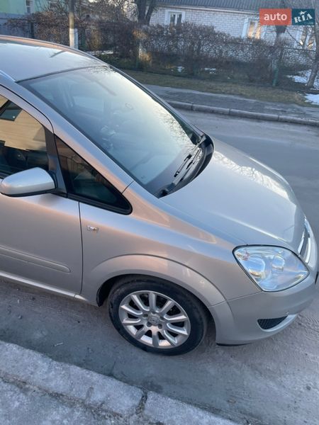 Минивэн Opel Zafira 2009 в Звягеле