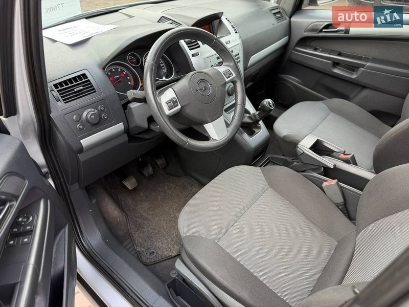Микровэн Opel Zafira 2012 в Кривом Роге