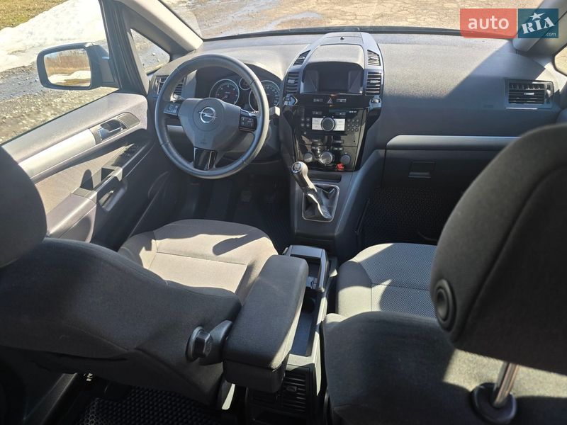 Минивэн Opel Zafira 2013 в Пирятине