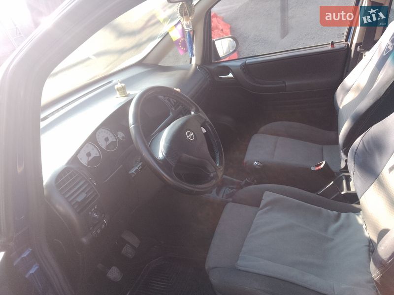 Минивэн Opel Zafira 2002 в Виноградове