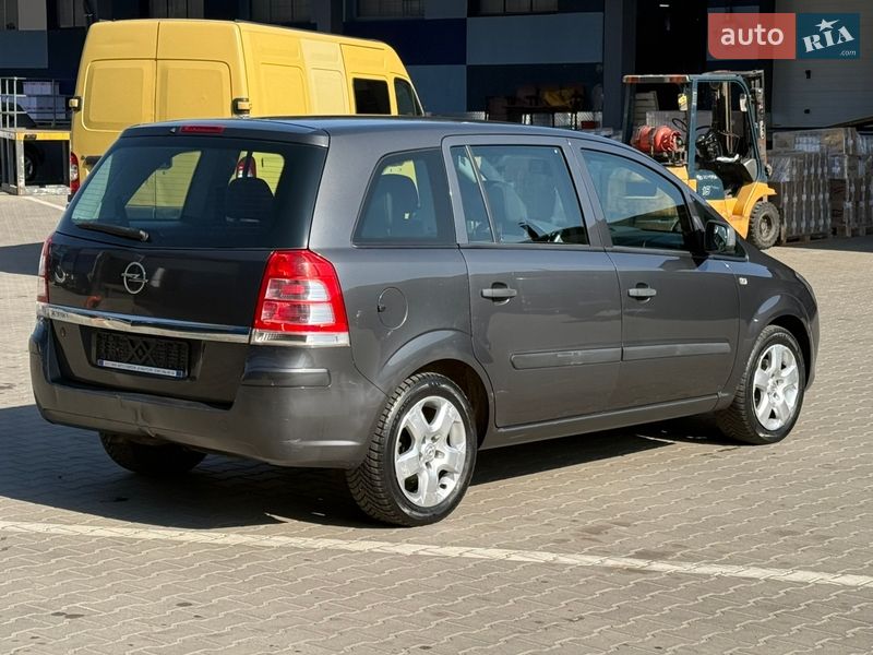 Минивэн Opel Zafira 2012 в Ровно