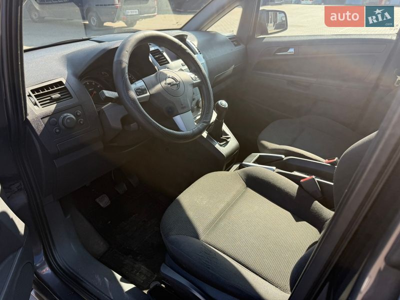 Минивэн Opel Zafira 2012 в Ровно