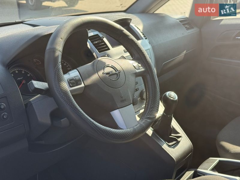Минивэн Opel Zafira 2012 в Ровно