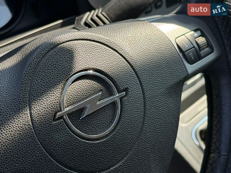 Минивэн Opel Zafira 2012 в Ровно