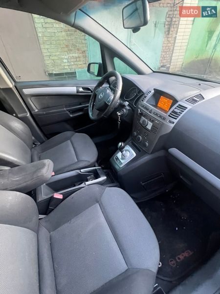 Минивэн Opel Zafira 2006 в Киеве